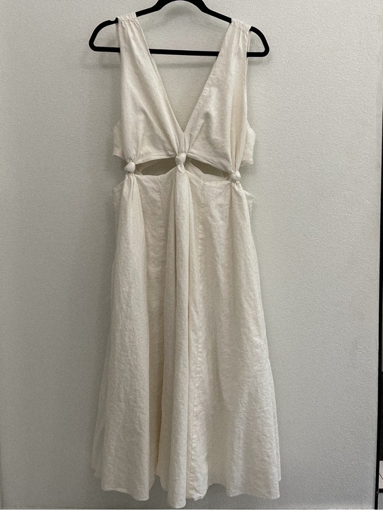 FARM Rio Dresses & Skirts - Ivory Knot-Detail V-Neck Midi Dress by Farm Rio